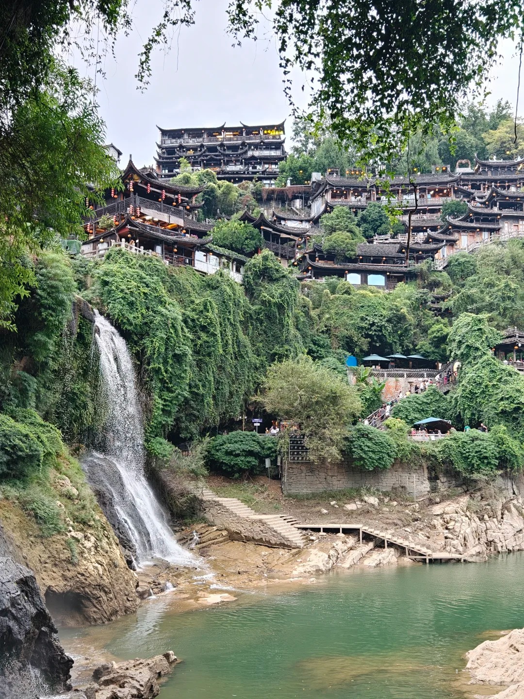 湘西芙蓉镇?挂在瀑布上的千年古镇 ✨