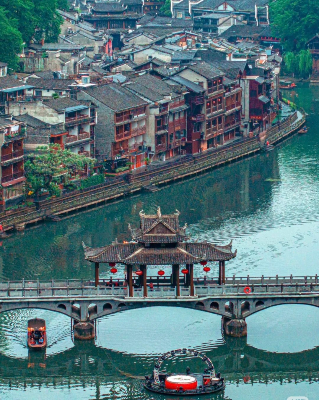 凤凰古城两天一晚旅游攻略来了!